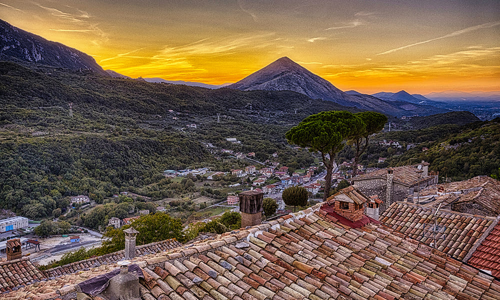 Aerea tetti del borgo e superstrada 2025 - Castelnuovo Parano__1000x600