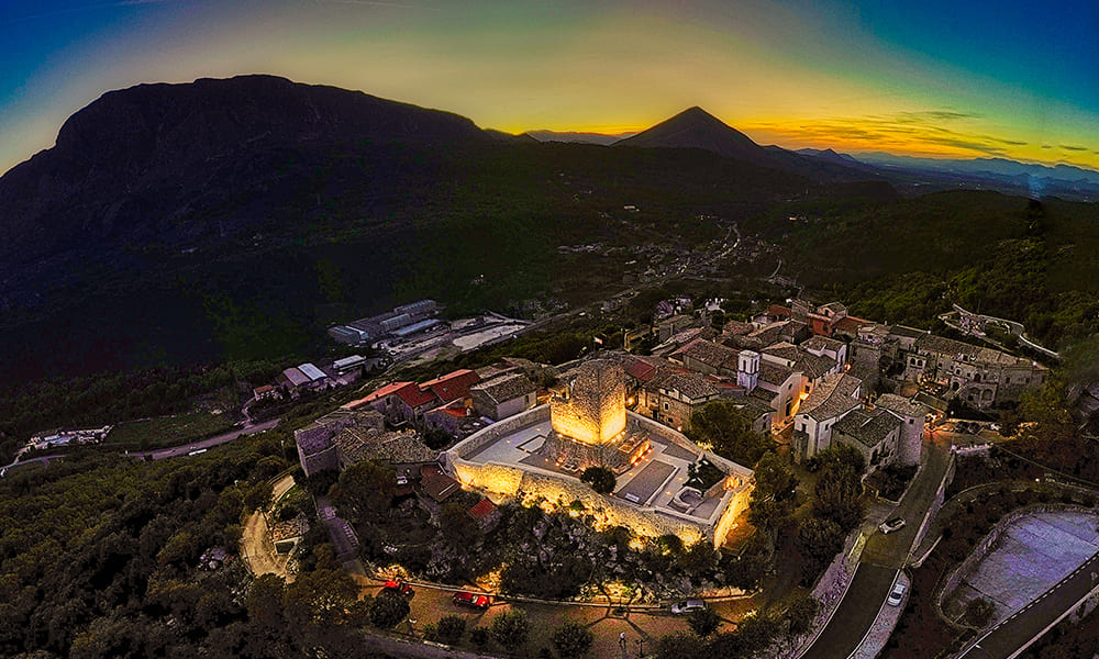 Castelnuovo Parano aerea Borgo e Superstrada_1000x600