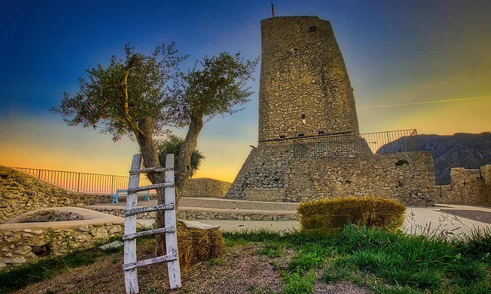 Cortile del castello di Castelnuovo Parano